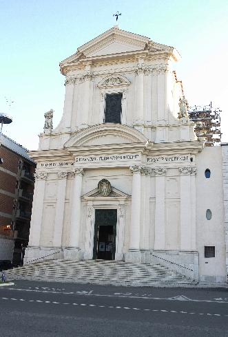 La facciata principale della cattedrale di San Francesco d’Assisi