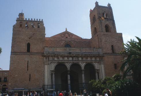 La facciata della cattedrale di Santa Maria La Nuova a Monreale