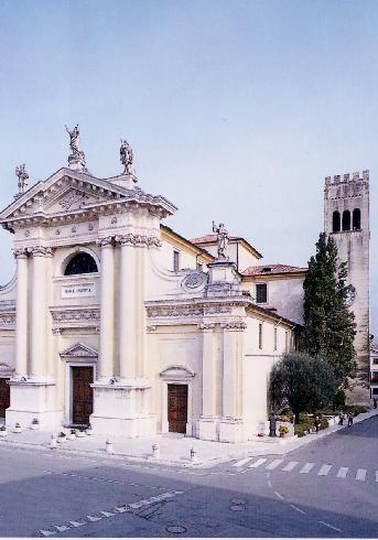 La facciata delle cattedrale