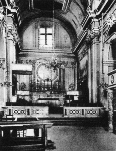 Il presbiterio nel 1940 circa. 