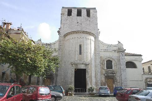 La facciata principale della concattedrale di Santa Maria 