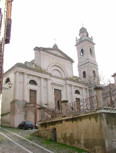 La facciata della cattedrale della Beata Vergine Immacolata ad Ozieri