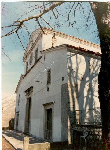 La facciata principale della Chiesa di San Donato Vescovo e  Martire ad Acerno