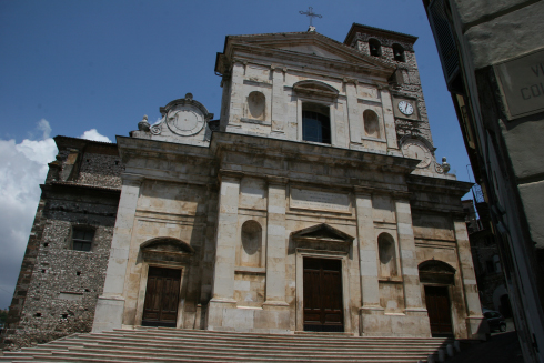 La facciata principale della concattedrale di Segni
