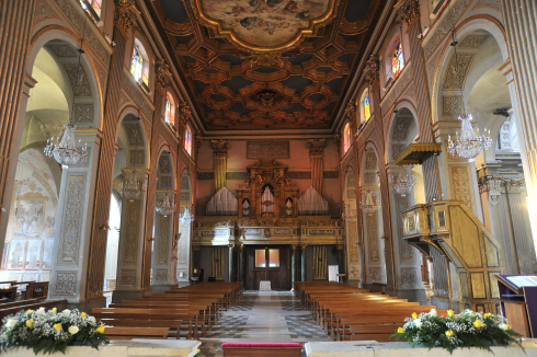 La navata centrale vista dall’altare
