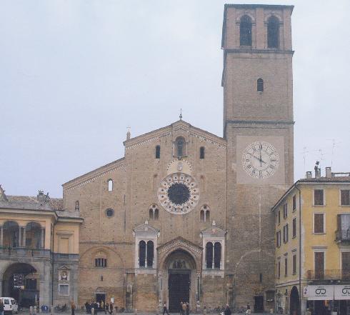 La facciata della cattedrale di Santa Maria Assunta a Lodi