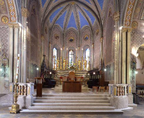 L'allestimento del presbiterio del 1991, progetto degli architetti S. Trucco e R. Pagliero 