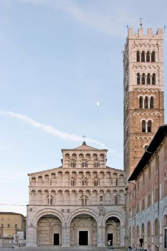 La facciata della cattedrale di San Martino a Lucca
