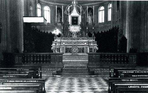 Il presbiterio negli  1958