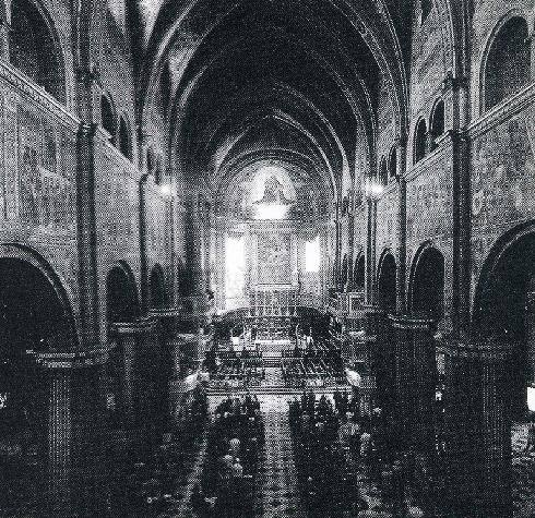 Foto storica della navata e dell'area presbiteriale