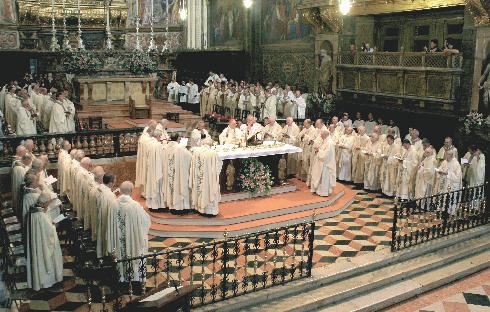 L'area presbiteriale durante la liturgia solonne del 26 agosto 2007