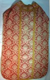 Manif. dell'Italia centrale sec. XVII, Pianeta in lana rossa damascata